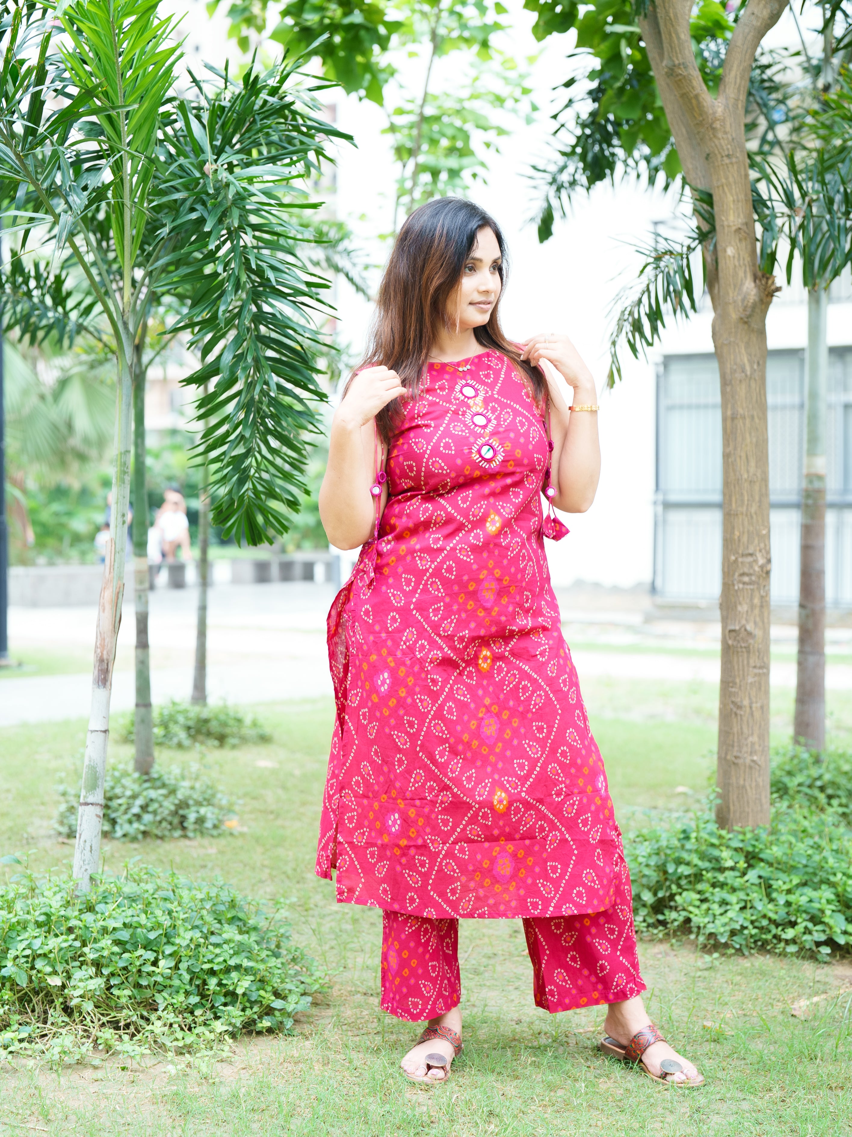 Gulaabi Bandhej Chic Set