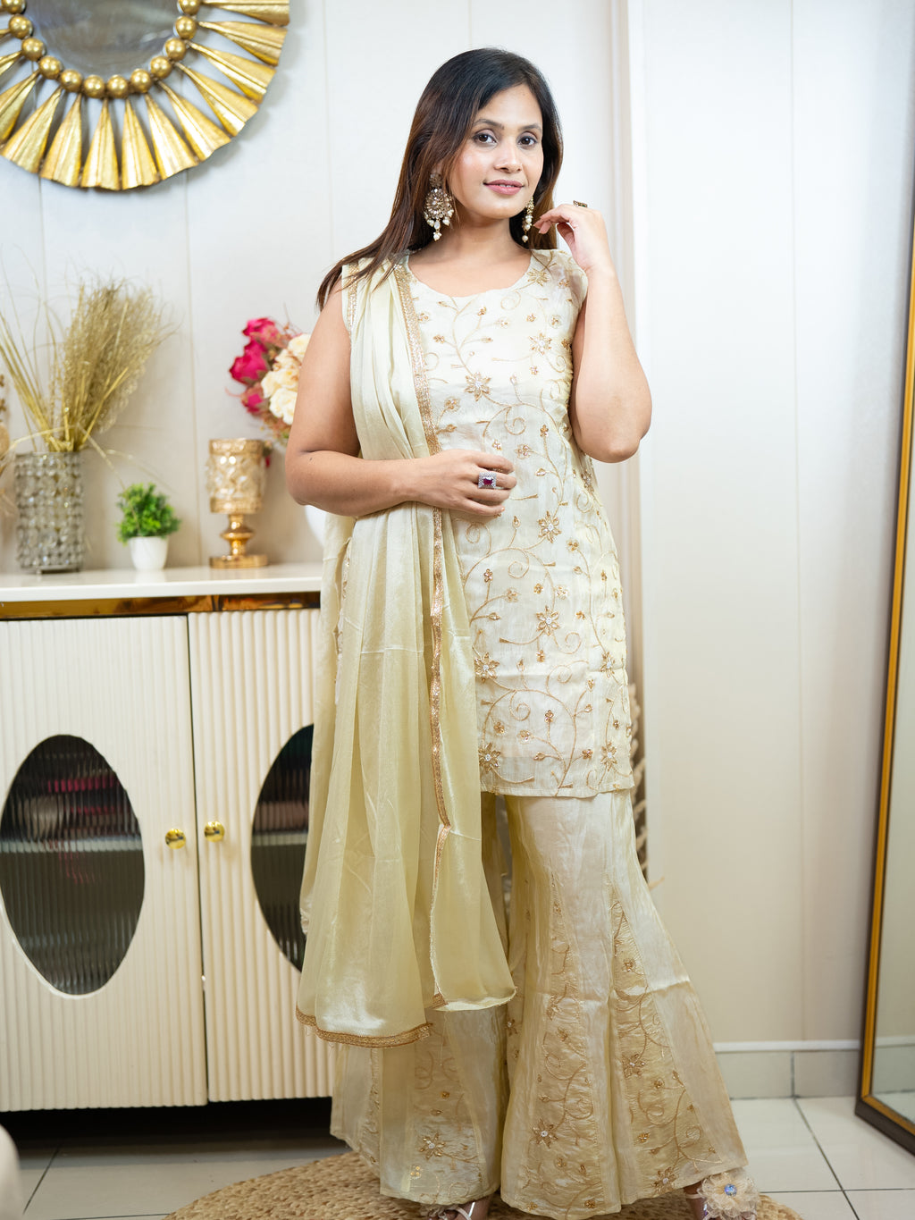 Champagne Bloom: A Vision in Ivory Gold