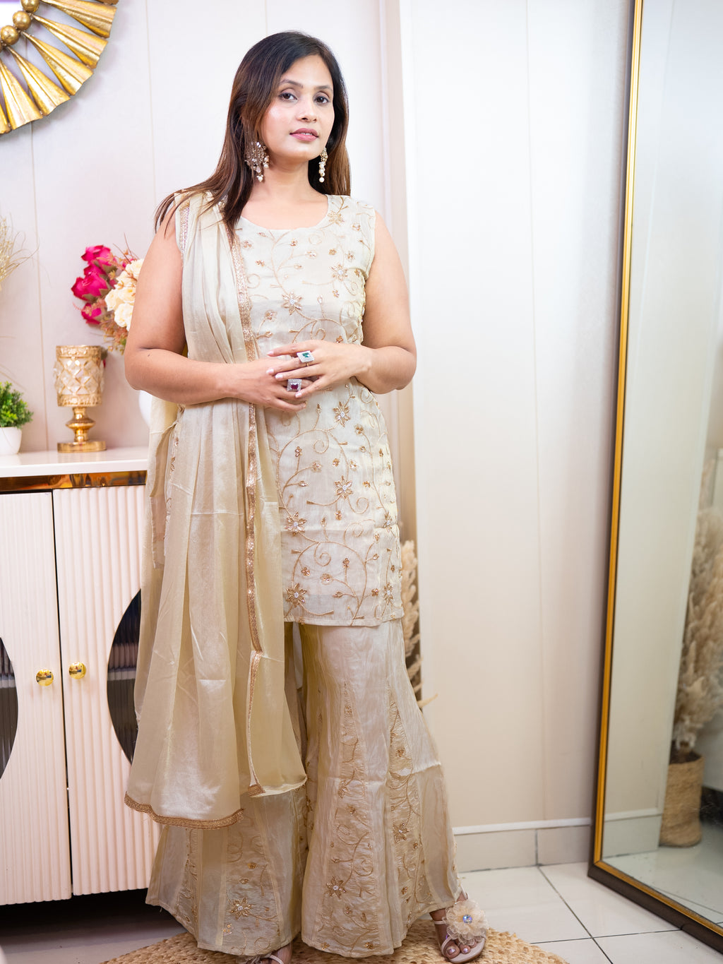 Champagne Bloom: A Vision in Ivory Gold