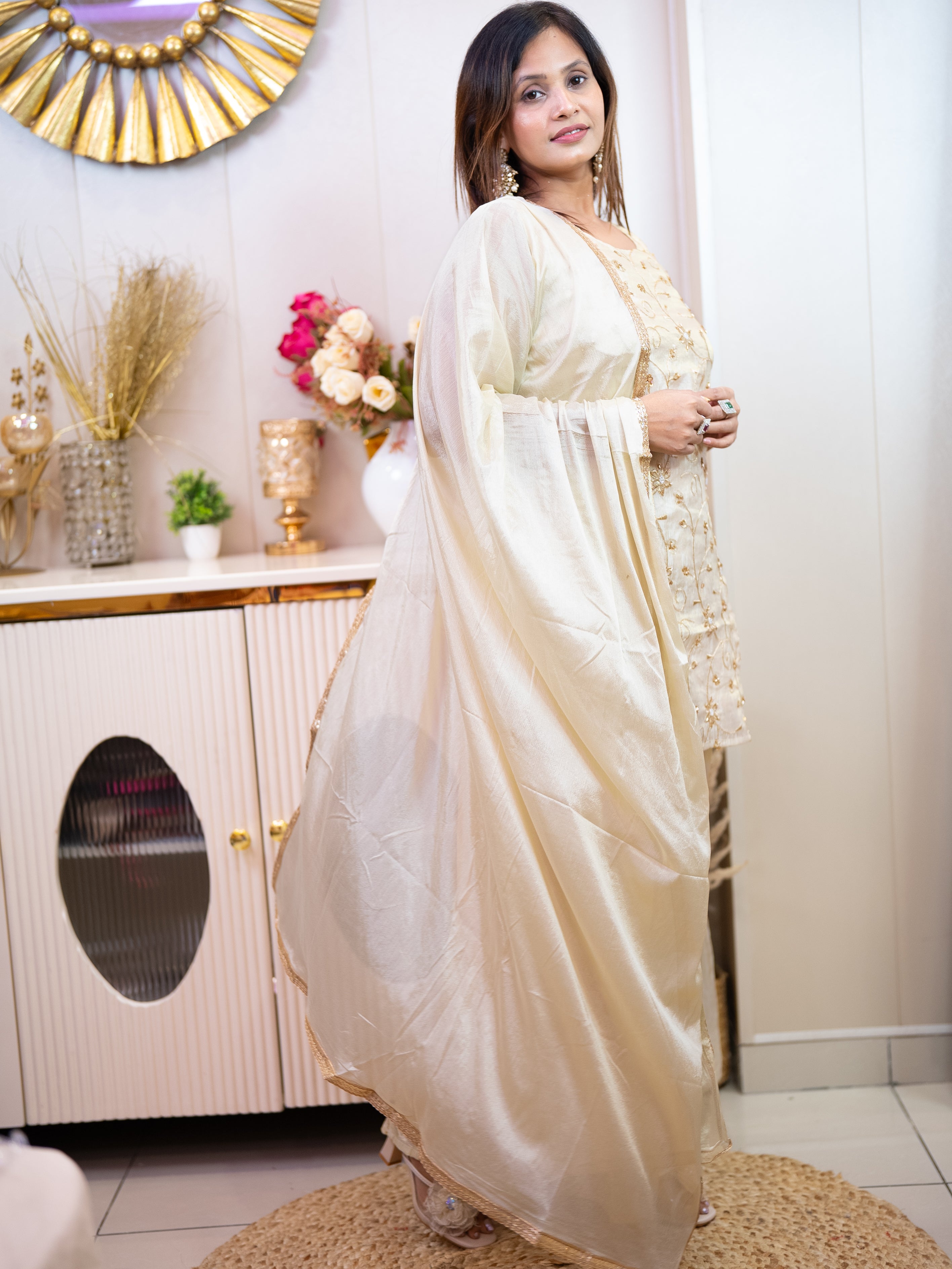 Champagne Bloom: A Vision in Ivory Gold