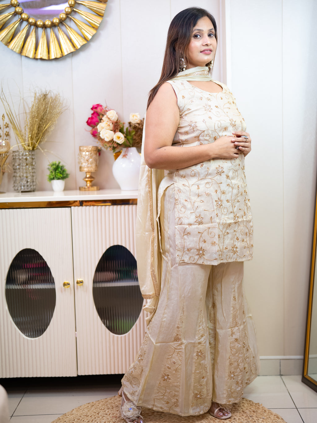 Champagne Bloom: A Vision in Ivory Gold