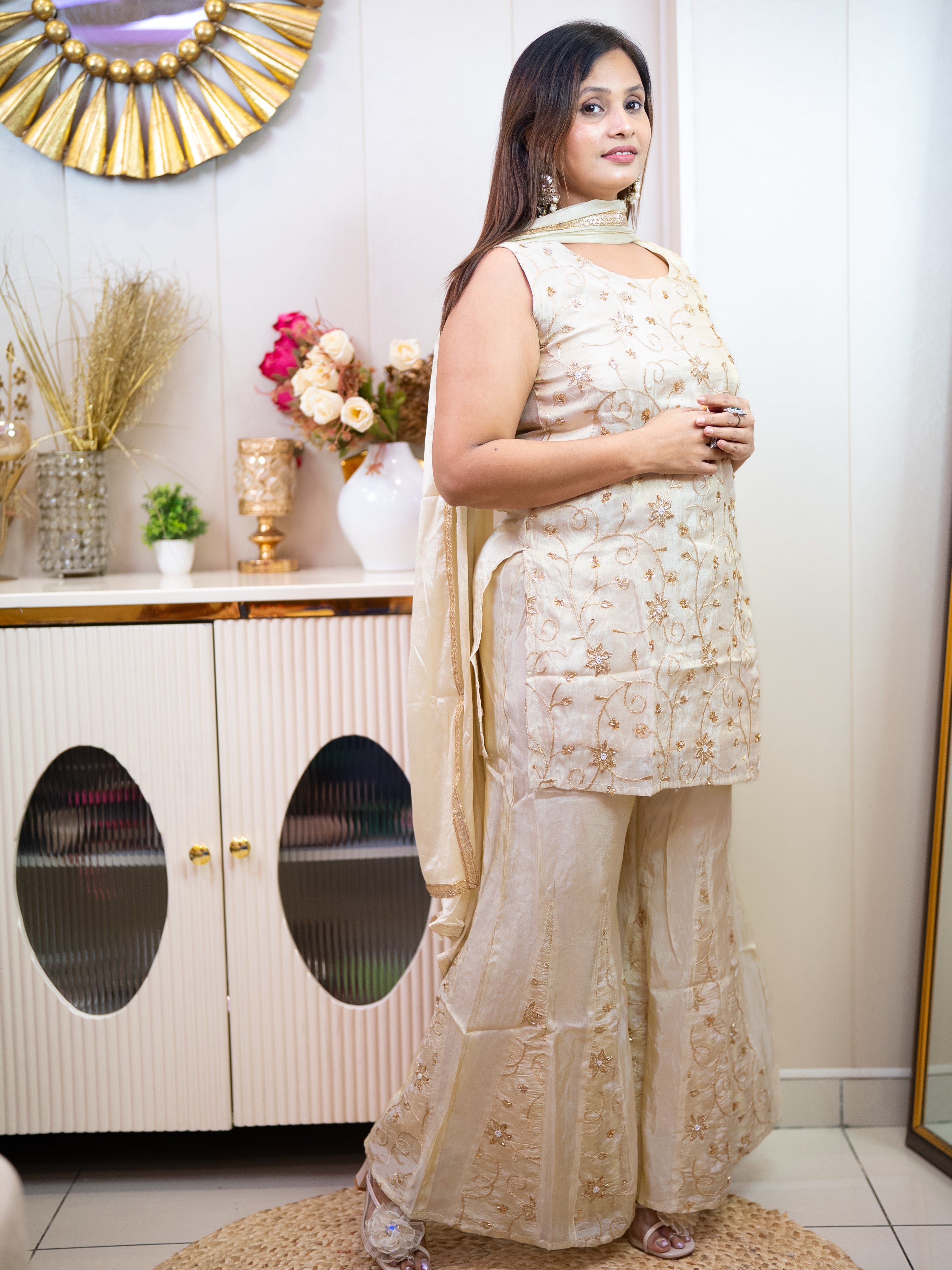 Champagne Bloom: A Vision in Ivory Gold